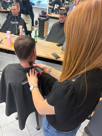 Herren-Haarschnitt im Haaratelier
